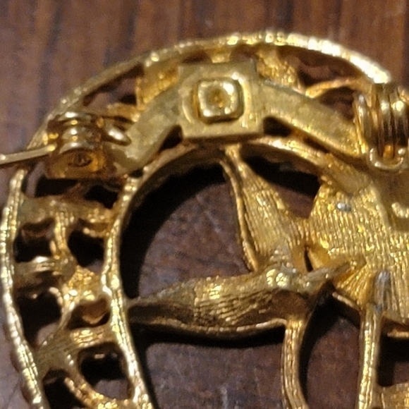 HORSE SHOE arched brooch pin mother of pearl flower goldtone vintage Rodeo Faire - Picture 8 of 9